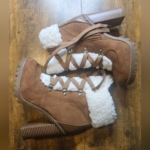 BCBGeneration 7.5M Paloma Faux Shearling Cuff Ankle Combat Lace-up Bootie NEW